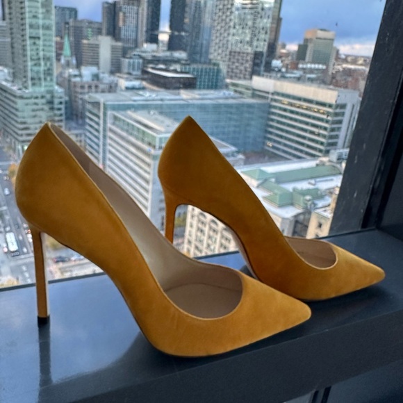 Jimmy Choo size 9 (40 1/2), yellow high heel shoes. New. Never worn. - Picture 1 of 4